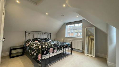 Charming & Cosy Town Centre Home with Parking - Foto 4, wardrobe