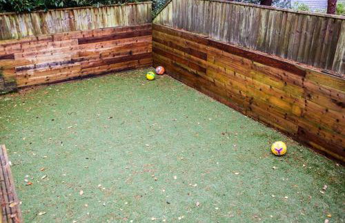 Hot Tub/Football Court/Sleeps 12/Luxury Villa - Photo 36