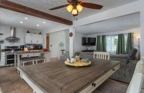 Cozy and Bright 3br apartment 15 min to DT Avl - Foto 1