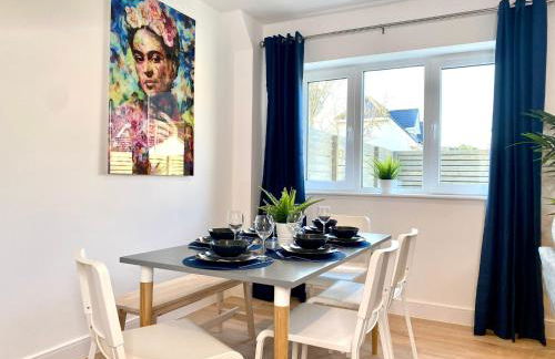 Stunning NEW Large 3 bedroom House - 5 Minutes to the nearest Beach! - Great Location - Garden - Parking - Fast WiFi - Smart TV - Newly decorated - sleeps up to 7! Close to Poole & Bournemouth & Sandbanks - Foto 14