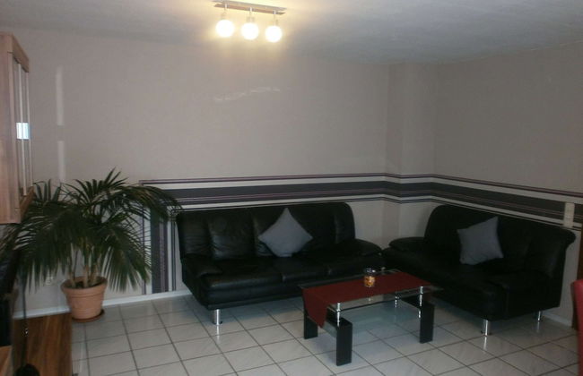 Modern Holiday Apartment With Large Garden Near the River Moselle - Photo 9