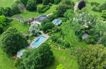 Stunning Cottage in Famous KY Garden -Sleeps 2 - Foto 45