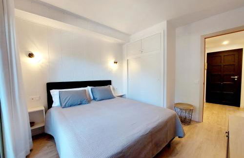 Primera Línea con Vistas al Mar y Piscina - Foto 19