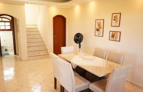 Casa de Fazenda Histórica, Mergulhada na Natureza, com Vista Panorâmica Deslumbrante e Grande Varanda a 2 km do Centro - Foto 3