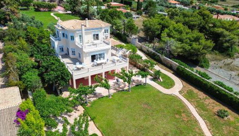 Waterfront 5BR Villa near Porto Heli by JJ Hospitality - Foto 2, Garden