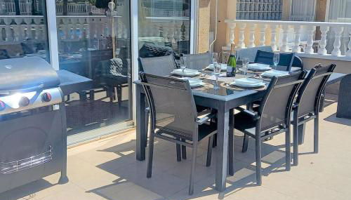 Spacious ground floor apartment overlooking the beautiful communal pool - Foto 3