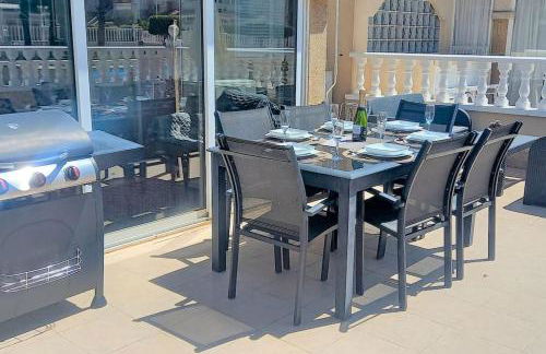 Spacious ground floor apartment overlooking the beautiful communal pool - Foto 3