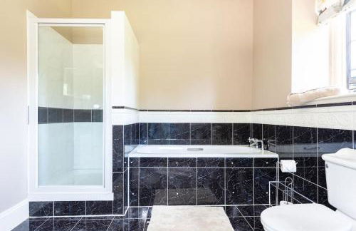 Manor Estate - Two Accommodation Wings - Sleeps 14 - Foto 54