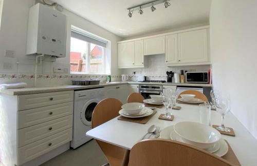 Charming Home in Wellingborough - Photo 2