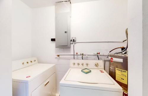 Spacious 4 bedroom 3 bath Clearwater Vacation House Cowboy Pool Fire Pit Games Close to Clearwater Beach Biking Trail Farmers Markets Harbor Health Spa Baycare Ballpark and Ruth Eckerd Hall Golf Courses - Photo 34