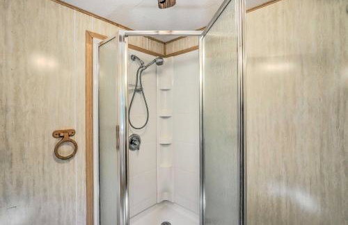 Bonfires and BBQs! Creekside Retreat in Marshall - Foto 15