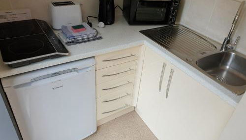 Private Couples hideaway with hot tub - Photo 3