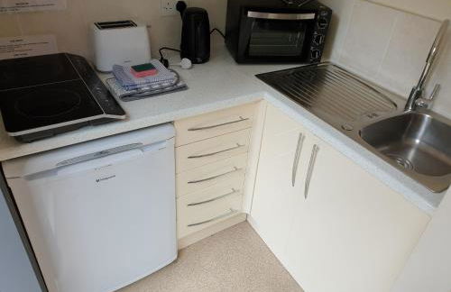 Private Couples hideaway with hot tub - Photo 3