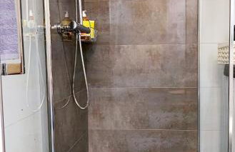 Split apartment - 5 min by car to the beach & city center - free public parking - Foto 22