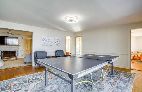 Riverfront Gem with Fire Pit in Eden - Foto 3