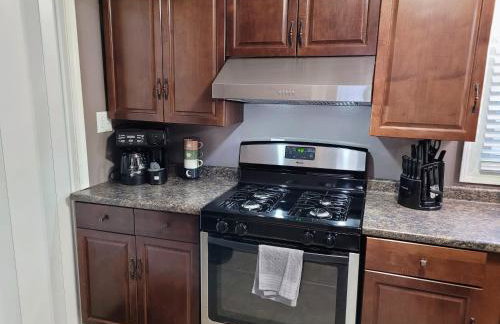 Nice house with private parking, king bed fenced yard - Foto 25