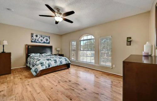 Modern Family Home, Close to Typhoon Texas and Tesla Gigafactory - Photo 8