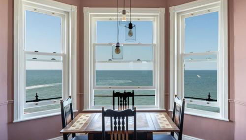 Stylish Beachfront Luxury Apartment, Sweeping Ocean Views and Log Burner - Foto 2