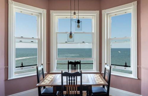 Stylish Beachfront Luxury Apartment, Sweeping Ocean Views and Log Burner - Foto 2