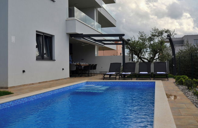 Charming Apartment With Private Pool and Garden - Foto 21