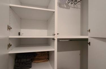 Modern 4-Star luxury apt - WFH Ready, Free Parking - Foto 15