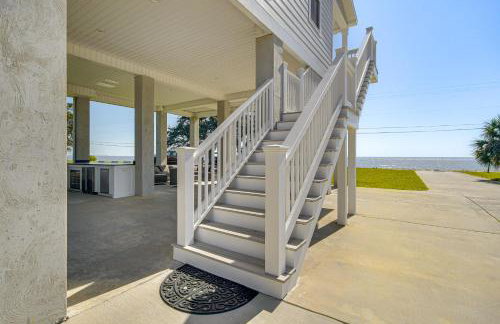 Walk to Beach Oceanfront Home with Outdoor Kitchen - Foto 32