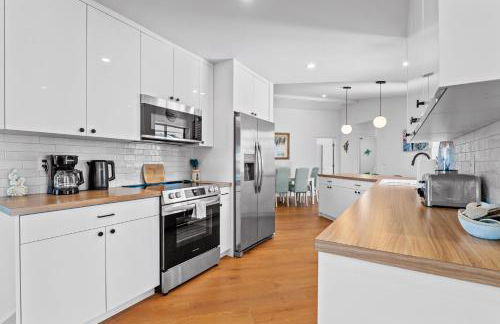 Pelican Paradise! Waterfront, BBQ, Heated Pool, King Bed, Luxury, Family Fun & More - Foto 20