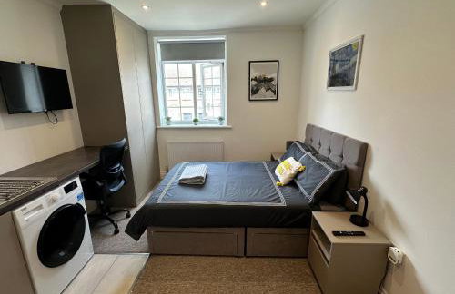 Bright Modern, Private Apartment,15 Mins To Central London - Photo 1