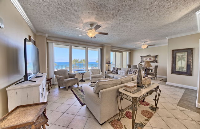 Beautiful Beachfront Condo with Pool View - Unit 0203 by RedAwning - Foto 21