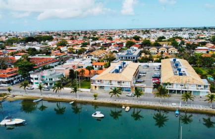 Apartamento com Piscina, Garagem, 8min Praia do Forte - Foto 17