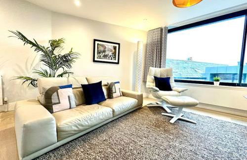 Sea View Ultra Modern 2 bedroom Apartment - 1 Min Walk to the Best Beach! - Great Location - FREE Parking - Fast WiFi - Smart TV - sleeps up to 4! Close to Purbeck, Corfe Castle, Sandbanks, Poole & Bournemouth - Foto 5