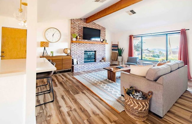 Cozy Rustic Home Minutes to Joshua Tree Nat l Park - Photo 6