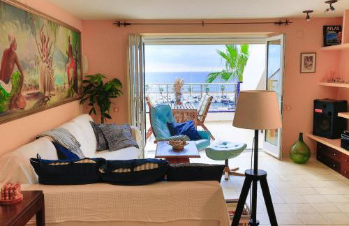 Stunning sea views over marina with swimming pool - Photo 12