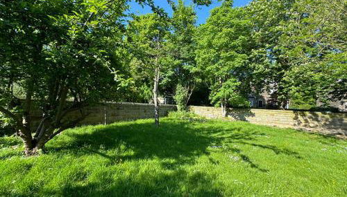 Plush Leeds Bungalow, Free Parking - Foto 2, Garden