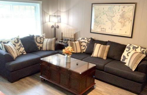 The House Hotels - 4 Beds, huge yard, secluded, and central! - Foto 26