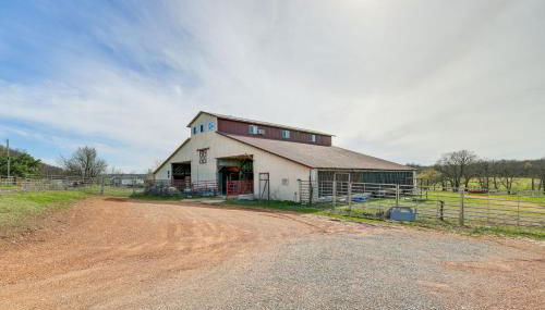 Pet-Friendly Purdy Home with Horse Stables and Trails! - Foto 2