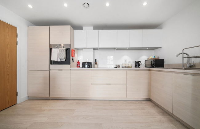 2 Bdrm Penthouse with parking Wycombe - Foto 50