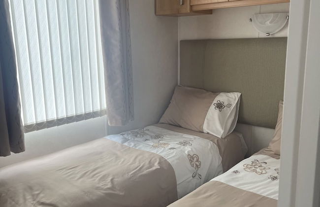 Immaculate 2-bed Lodge in Monreith - Photo 2