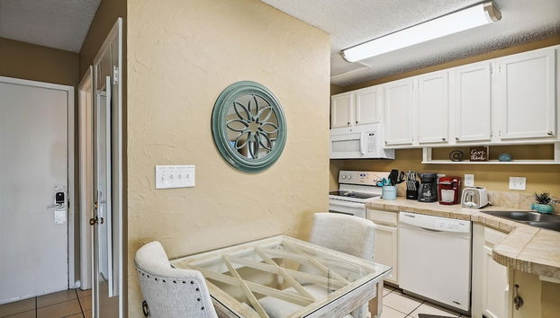 8226 is an upstairs pet friendly studio located in Sandpiper Cove by RedAwning - Foto 3, Cozinha privada