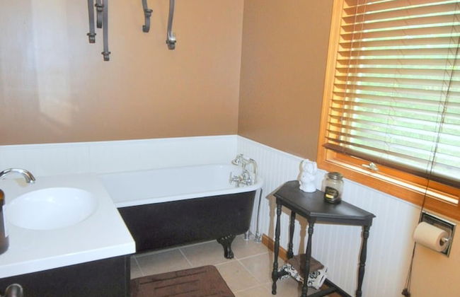 Sqyrls Nest - 3BR Retreat With a Hot Tub - Foto 33