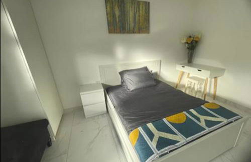 Newly built modern flat with free parking close to London Luton airport and L&D hospital - Photo 14
