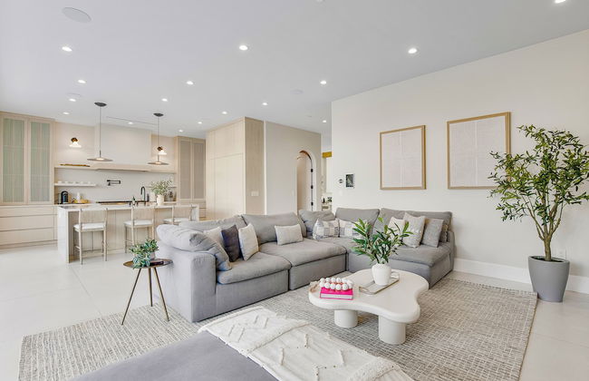 Villa Camellia - Charming 5 BR Home in the Heart of Studio City - Photo 22