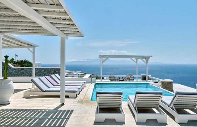 Stunning Villa With Panoramic View - Photo 24