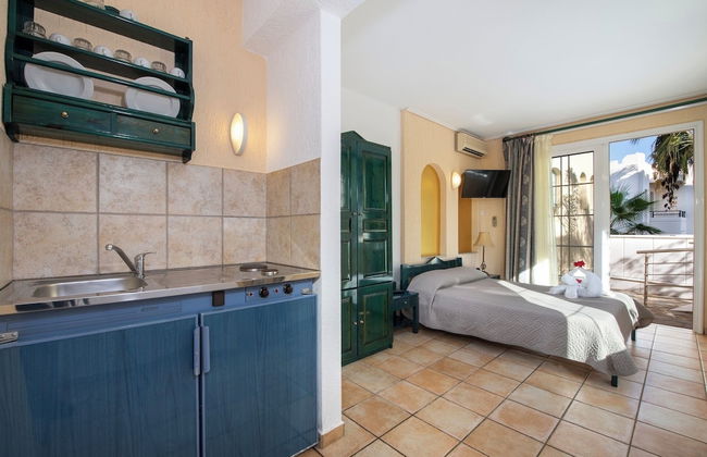 Hotel Castle Suites - Photo 20