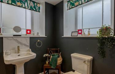 Converted Welsh Sunday School with Sea View & Garden on Anglesey - Dog Friendly - Photo 44