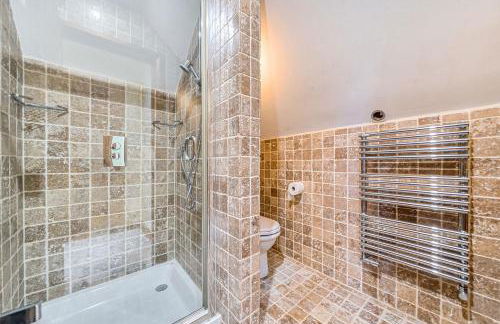 Kingswood 6 Bed Mansion, Tennis Court and Cinema - Foto 35