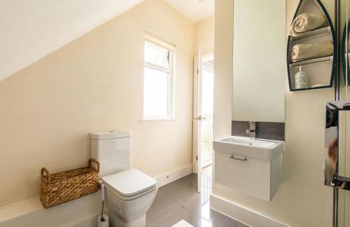 5 Bedroom Family Friendly Beach House - a skip to the water! - Foto 37