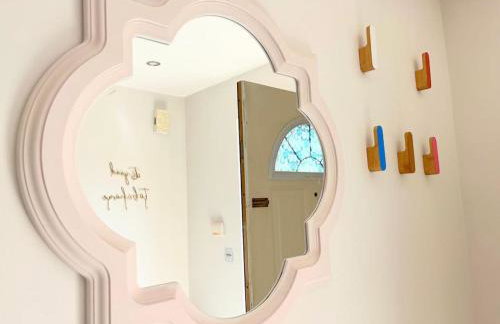 Artistic, Bright & Spacious 3 Bedroom Home - Foto 41