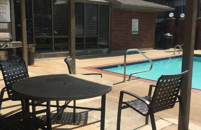 1 Bed Apartment next to SW Integris near Downtown - Photo 16