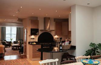 5 Bed Luxury Townhouse with Hot Tub, Rooftop Terrace, Perfect for Groups, Near Cruise Terminal - Foto 19